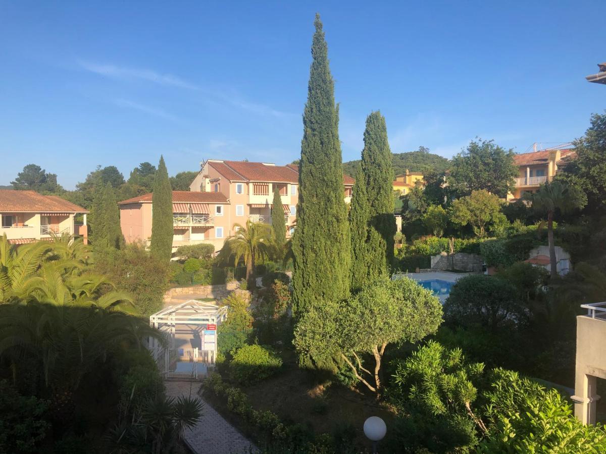 2P Terrasse vue piscine et jardin tropical La Croix Valmer Extérieur photo