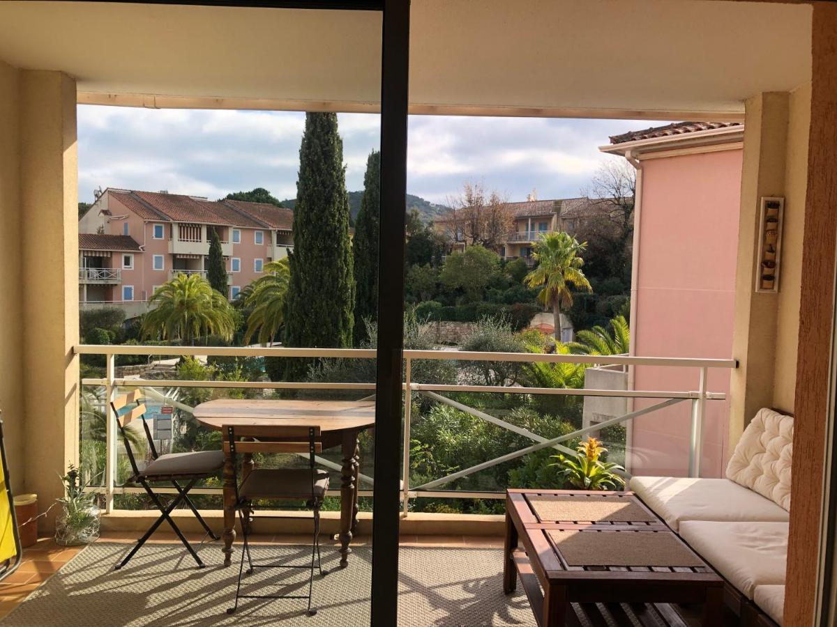 2P Terrasse vue piscine et jardin tropical La Croix Valmer Extérieur photo