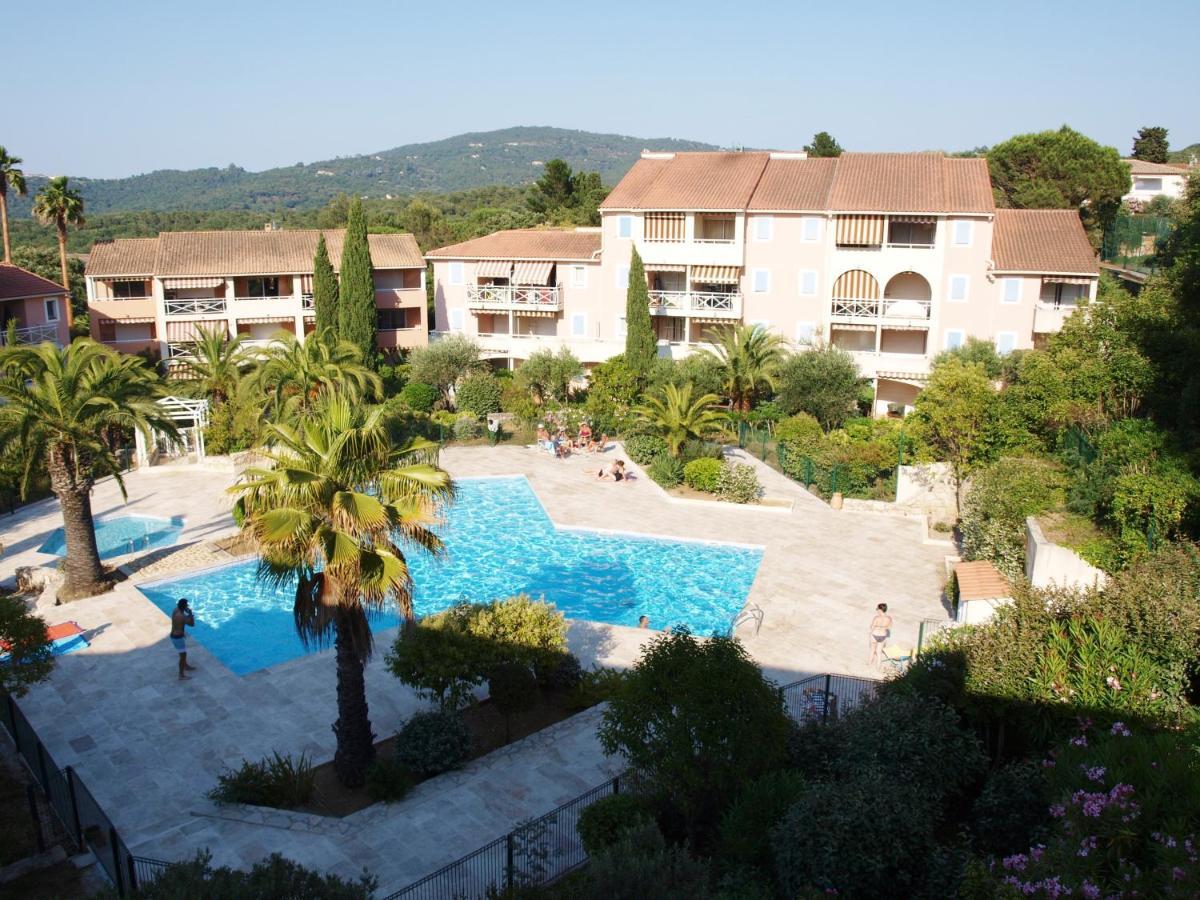 2P Terrasse vue piscine et jardin tropical La Croix Valmer Extérieur photo