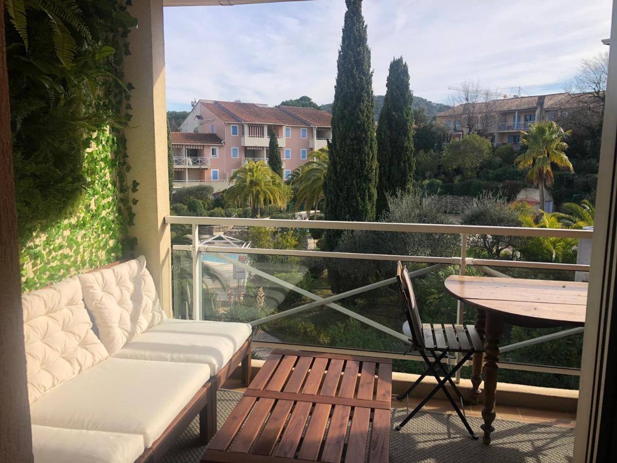 2P Terrasse vue piscine et jardin tropical La Croix Valmer Extérieur photo